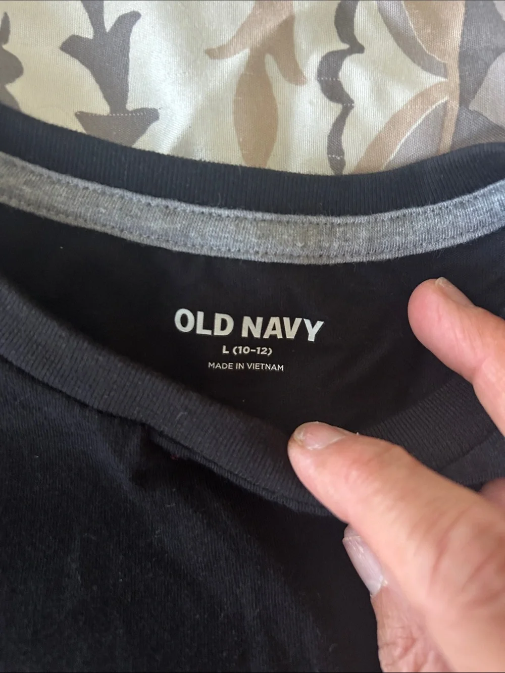 Old Navy kids Black Long-Sleeve Crew Tee
